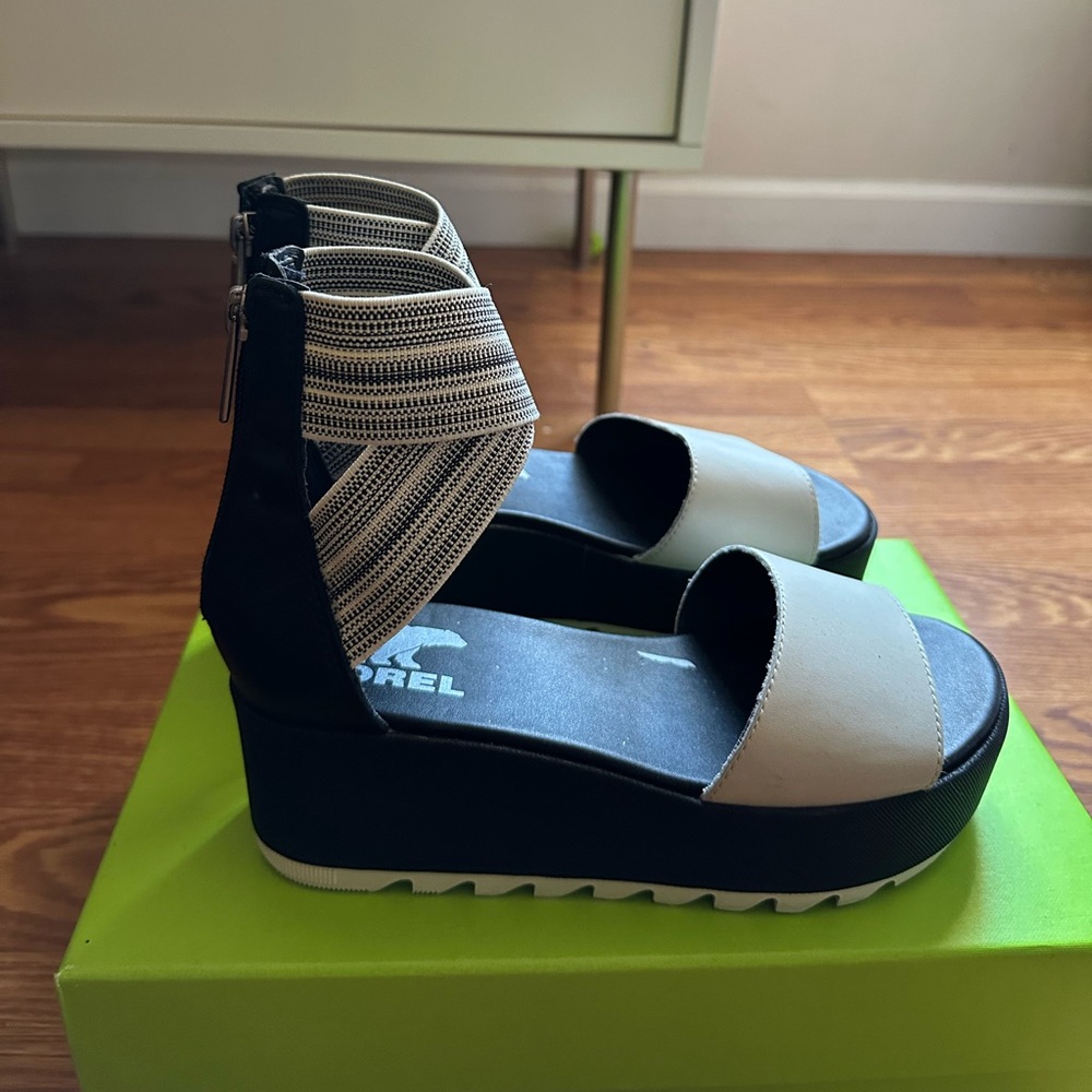 Like new Sorel sandals